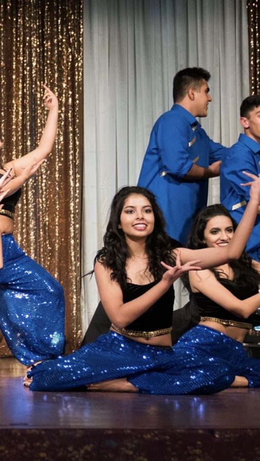 Junior Sana Bharadwaj, founder and co-instructor of AB Fusion, performing at Dil Se as a part of Dougherty Dhadkan in 2017.