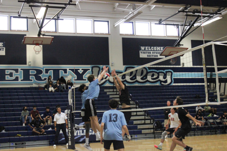 Alexander Daveynis and Sindhunandan Udhayakumar counter the Mustangs at the net in a suspenseful joust.