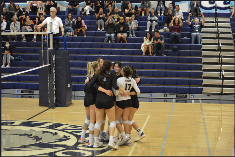 Dougherty+Valley%E2%80%99s+varsity+womens+volleyball+team+celebrates+after+scoring+a+point.