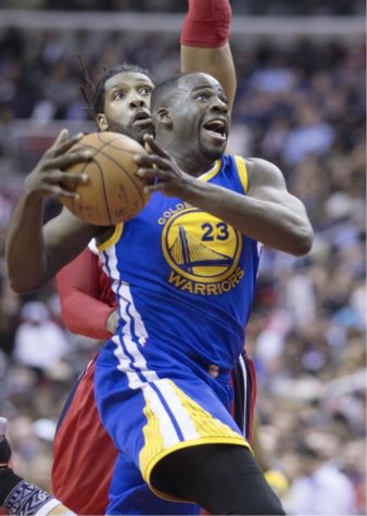 Draymond Green goes up for a layup against the Wizards.

