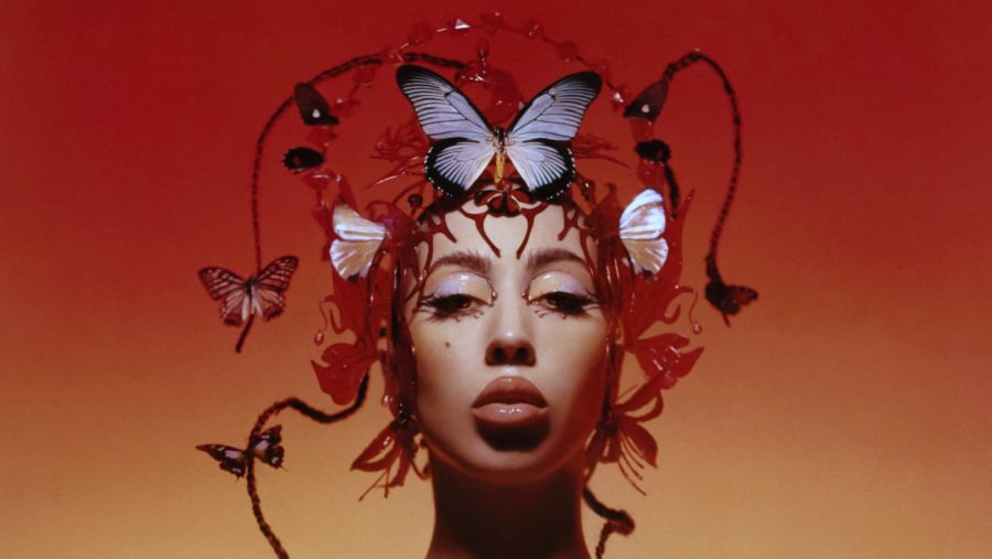 Kali Uchiss Red Moon in Venus is must-listen for r&b lovers. 