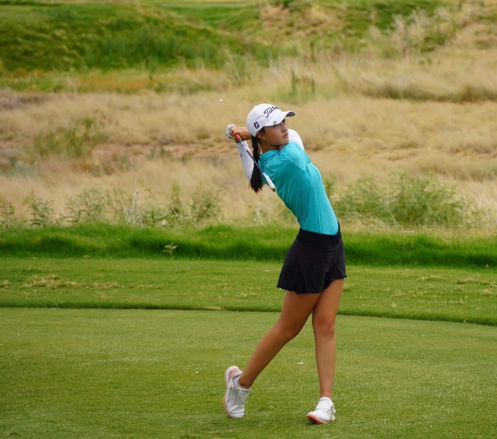 Ho+holds+her+finish+after+striping+an+iron+shot.