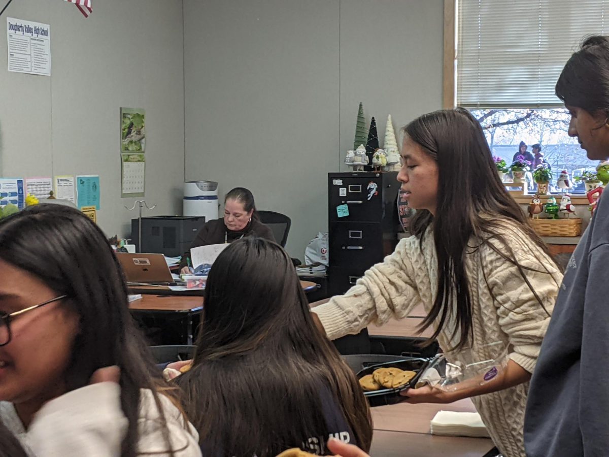  Quimsom offers cookies to students at the Christmas-themed Willie’s Lounge. During the month of December, Willie’s Lounge took place in DVHS Teacher Shannon Hancock’s room.