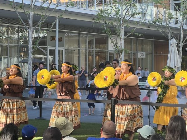 Navigation to Story: Aloha Studio performs at City Center Bishop Ranch for fourth consecutive year to celebrate hawaiian celebration